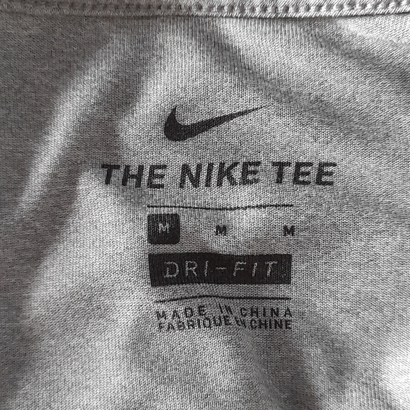 Nike Women's Grey T-Shirt Size M - Picture 5 of 6